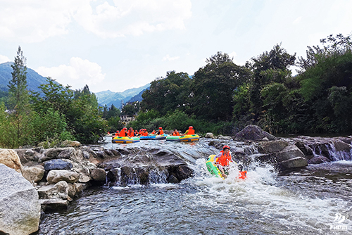 康麥斯團隊大別山峽谷漂流活動